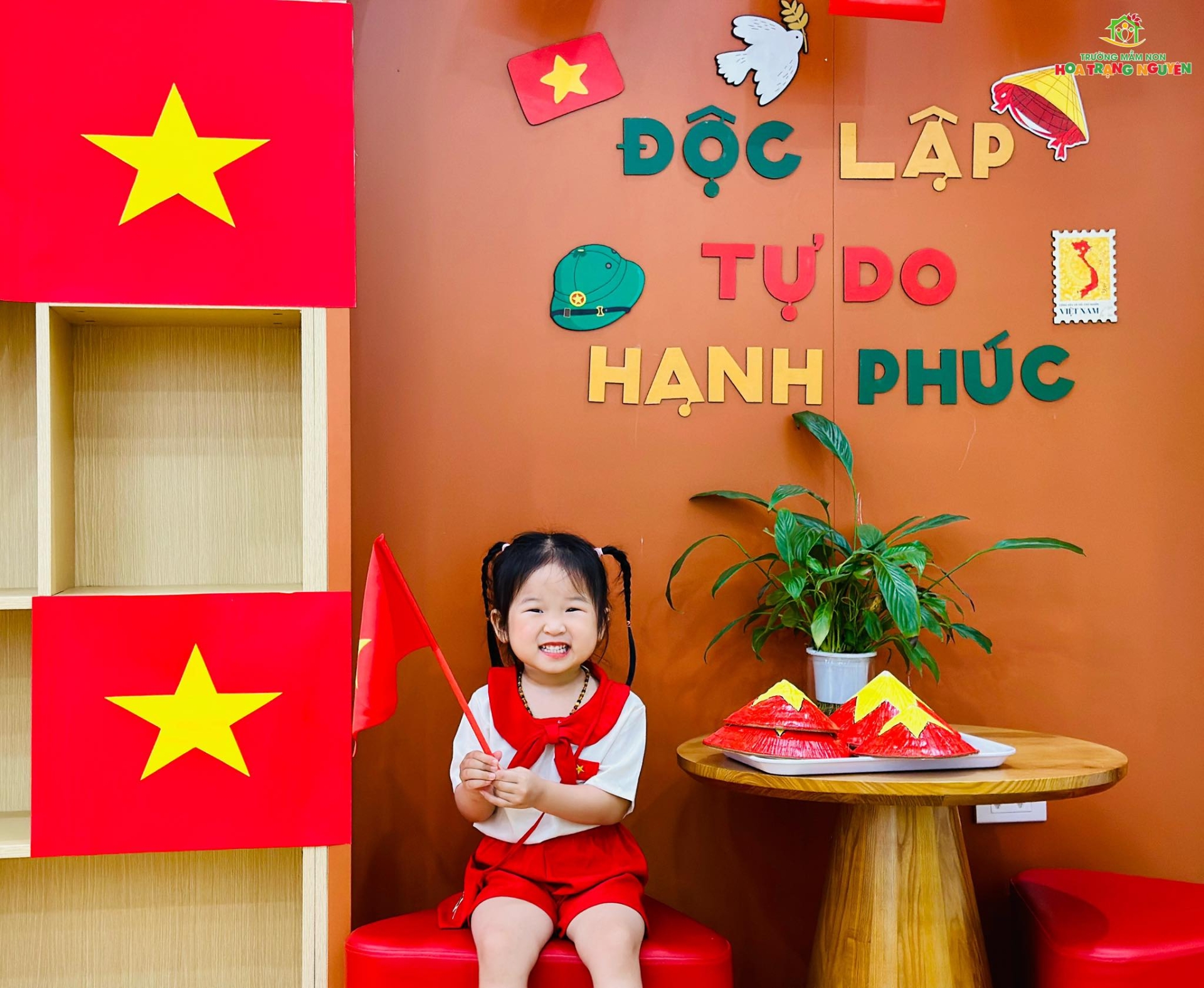 Rực rỡ sắc đỏ tự hào Việt Nam tại Hoa Trạng Nguyên